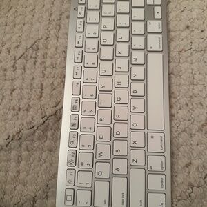 Sleek Wireless Silver Keyboard